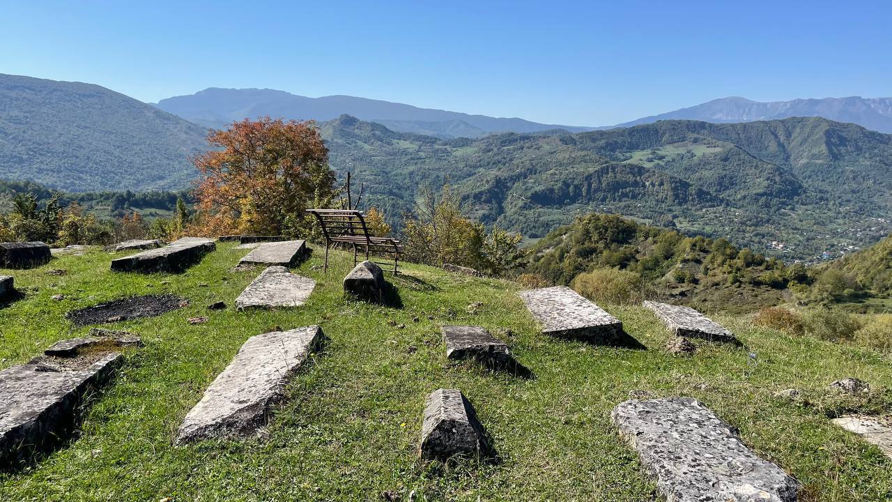 The Old Jewish Cemetery of Lailashi